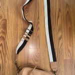 Universal Threads Women’s Crossbody Purse Photo 0