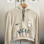 Gildan Milwaukee Bucks Sweatshirt Cropped Air Jordan Size Medium NBA basketball Photo 5