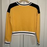 Hollister Retro Varsity Cropped Crewneck - Yellow & Black Photo 2