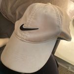 Nike White  hat Photo 0