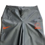 Nike Power Sculpt Performance Leggings Chicago Bears Photo 3