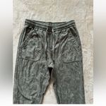 Athleta  Women's Printed Farallon Stratum Camo Jogger Pants Size 6‎ Photo 1