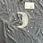 Forever 21 NWT  graphic T-shirt Photo 2