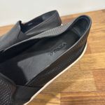 Vince  Womens Sneakers 9‎ Black Leather Eyelet Low Top Comfort Photo 2