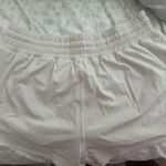 Lululemon  Shorts Hotty Hot 2.5" creme  Photo 1