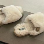 Dearfoams Dwarfisms Fireside Slippers Cream Plush Open-Back Slippers Photo 0