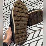 UGG  Marin Lace Platform in size 8.5 Photo 8