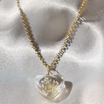 Boutique Resin Dried White Flower Necklace With Gold Chain  Photo 0