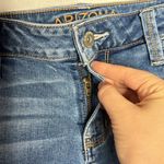 Arizona Jeans Arizona Jean Co light wash paint splatter fringe hem denim Bermuda shorts size 9 Photo 5