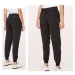 Lululemon  On The Fly Jogger Size 2 Black Athletic Pants 29” Travel Woven W5BZDS Photo 1