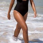 Berlook Black Cutout One Photo 1