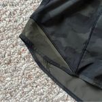 Lululemon  Hotty Hot Low Rise Short Womens Size 6 Green Camo Lined Drawstring GUC Photo 1