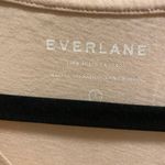 Everlane V-Neck Supima Cotton T-shirt. Photo 3