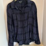 SIGNORELLI… BLUE AND BLACK SOFT LONG SLEEP BUTTON DOWN TOP RAW HEM AT BOTTOM Size M Photo 1