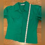 Button up short sleeve blouse in Kelly green size M Size M Photo 9