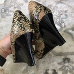 Ellen Tracy  Gloria Snakeskin Black Patent Leather Wedge Heel Size 8.5 Photo 2