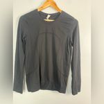 Lululemon Swiftly Relaxed Long-Sleeve Shirt Hip Length black size 4 Photo 1