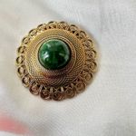 Gold tone ornate green stone scarf clip Photo 9