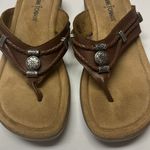 Minnetonka  Brown Women’s Silverthorne 360 Thong Memory Foam Leather Sandals-Sz 7 Photo 5