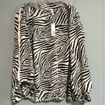 Glam NWT Ivory and Black Zebra Print Lightweight Windbreaker Jacket Size Medium Photo 2