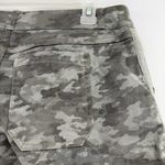 Spanx  Stretch Twill Camo Shorts size Large pull on tummy shaping 4-way stretch Photo 3