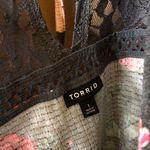 Torrid Textured Floral Crew Neck Lace Pieced Tie Back Top Grey Pink 1X Photo 5