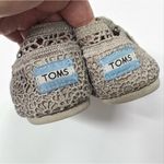 Toms  Shoes Womens 6.5 Tan Crochet Lace Slip On Flats Alpargata Photo 3