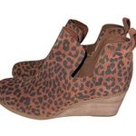 Toms Kallie Dark Ember Leopard Printed Suede Wedge Bootie
Worn Once Size 8.5 Photo 0
