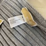 Gray ribbed knit sweater scarf Photo 2