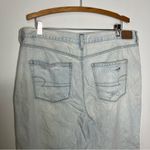 American Eagle Outfitters light wash mom jeans distressed women’s size 18 Photo 4