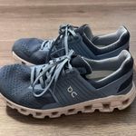 on cloud Cloud swift Photo 1