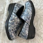 Savvy ‎ Brandy Blue Metallic Floral Slip Resistant Nursing Shoes Size 9 Photo 1