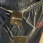 Peloton Windbreaker Joggers Unisex Size XL Mesh Lined Colorblock NWT Photo 9