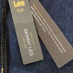 Lee  Mid-Rise Dark Wash Capri Jeans NWT Size 28w Petite Skinny Capri Jeans Photo 11