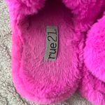 Rue 21 Women’s hot pink fuzzy slippers Photo 3