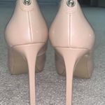 Guess shiny nude pumps  Photo 2