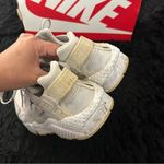 Nike  Huarache activewear lace up shoes sneakers women’s 8 Photo 3