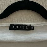 Motel Rocks Guan Crop Top long sleeve in white Photo 3
