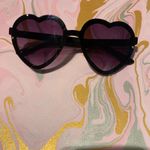 Black heart sunglasses Photo 4