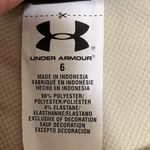 Under Armour  loose fit woman golf style shorts size 6 khaki color Photo 6