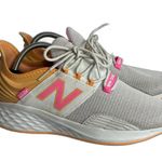 New Balance Women's Fresh Foam Roav V1 Running Shoe size 9.5 athletic walking Photo 3