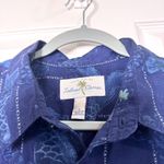 Island Shores Size L Short Sleeve Blue Hawaiian Men's Button-Up Shirt - Koi Fish & Flowers Photo 3