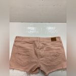 American Eagle Outfitters women’s light pink stretch raw hem Jean Shorts size 6 Photo 2