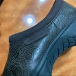 Merrell  Slip on mules clogs brown black patterned size 6 Photo 2