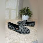 Toms  Darcy Sunburst 10016797 Black/Gray Canvas Fabric Flats Loafer sz 6 Photo 1