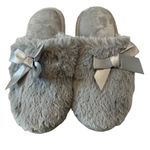 Dearfoams  memory foam faux fur slippers indoor/outdoor grey with bow slip on 6 Photo 3