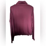 Under Armour  UA Heatgear
Armour Full Zip Jacket
Burgundy size LARGE Photo 1