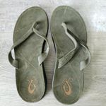 OluKai Mauka Flip Flop Sandals Olive Green Leather Womens Size 10 Discontinued Photo 1