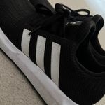 Adidas Tennis Shoes Photo 2