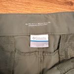 Columbia  Omni-Shield Convertible‎ Hiking Pants Women's 16 Short Green Zip Off Photo 3